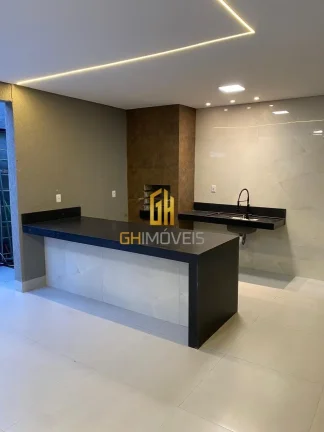 Imagem A casa possui 

- 3 quartos sendo 1 suíte
- ?Área gourmet com ilha e churrasqueira a carvão
- ?La...