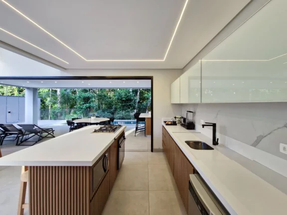 Imagem Casa de Luxo à Venda na Riviera de São Lourenço Módulo 11 - 5 Quartos, 5 Suítes e Área de 344,18m².