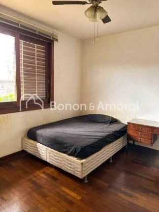 Imagem Bela casa com toque rústico. a residência possui um amplo terreno de esquina com 1.182m² de área...