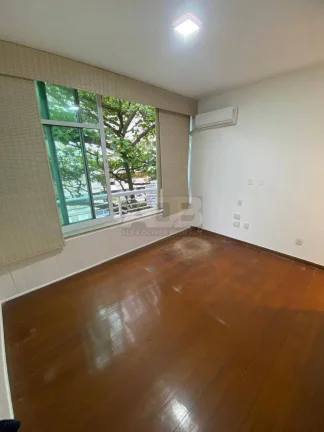 Imagem Apartamento no Leblon, 4 Quartos, 219m2, 1vaga, Quadra da Praia
