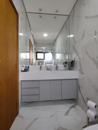 Imagem Com 253 m² bem distribuídos, esta casa no Condomínio Madre Maria Villac oferece conforto, moderni...