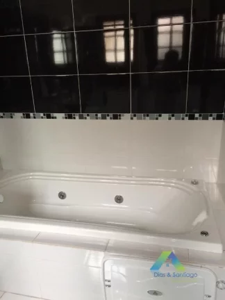 Imagem Sobrado a 5 minutos da estação do metro Santa Cruz, 140 metros, 3 dormitórios, 2 vagas localização privilegiada e ótimo valor !