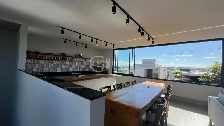 Imagem Imperdível oportunidade! Casa à venda em Alphaville Campo Grande-MS com 3 quartos, 3 suítes, 3 salas e 330m². Confira!