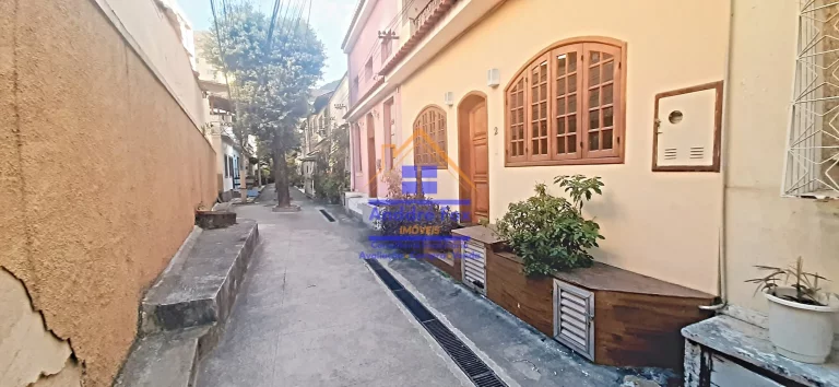 Imagem Casa com 3 quartos, armários embutidos, 1 suíte, closet, dependências completa,, área externa à venda, 150 M² por R$ 729.000 - Tijuca - Rio de Janeiro/RJ.