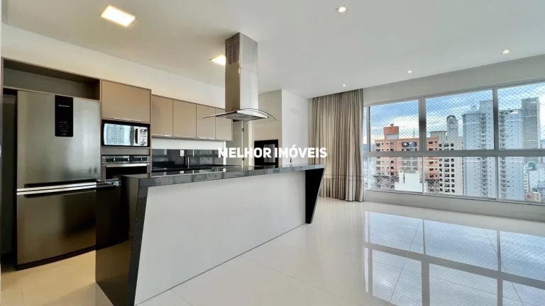 Imagem Apartamento á venda com 3 suítes e 3 vagas localizado no centro de Balneário Camboriú