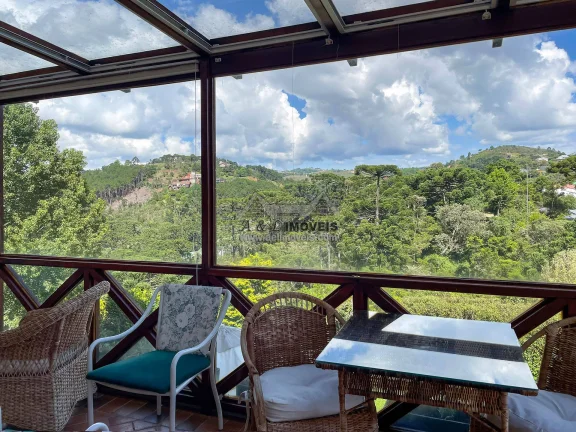 Imagem Casa à venda em Campos do Jordão - Com 05 suítes e vista deslumbrante