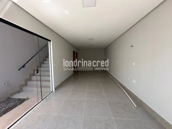 Imagem Casa assobradada à venda com 106m² de área construída, 2 dormitórios (1 suíte), 3 banheiros e 2 vagas de garagem em terreno de 125m².