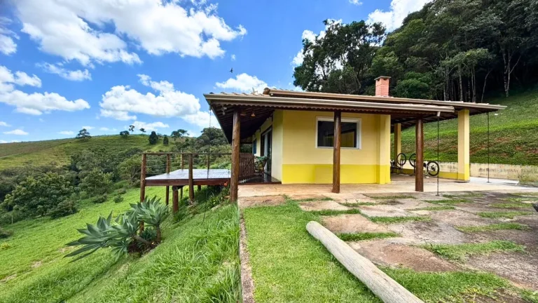 Imagem Chácara Charmosa com Vista Panorâmica das Montanhas em Bueno Brandão