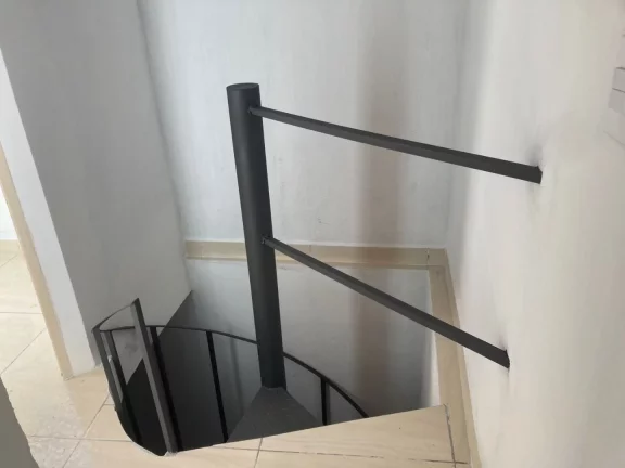 Imagem Sobrado com 1 dormitório para alugar, 40 m² por R$ 900,00/mês - Calmon Viana - Poá/SP