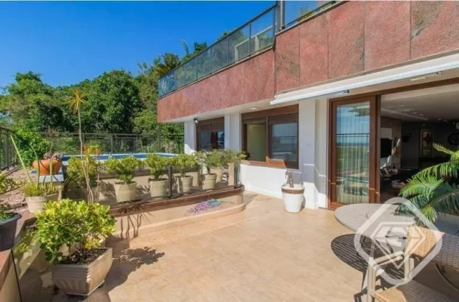 Imagem Apartamento Exclusivo com Terraço e Vista para o Pôr do Sol

Brilhante Imóveis apresenta um apart...