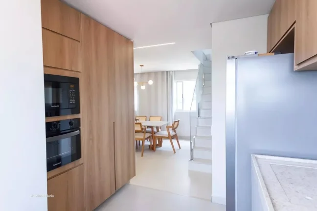 Imagem Cobertura mobiliada com 184m² localizada no bairro Ana Lúcia, ideal para quem busca espaço, sofis...