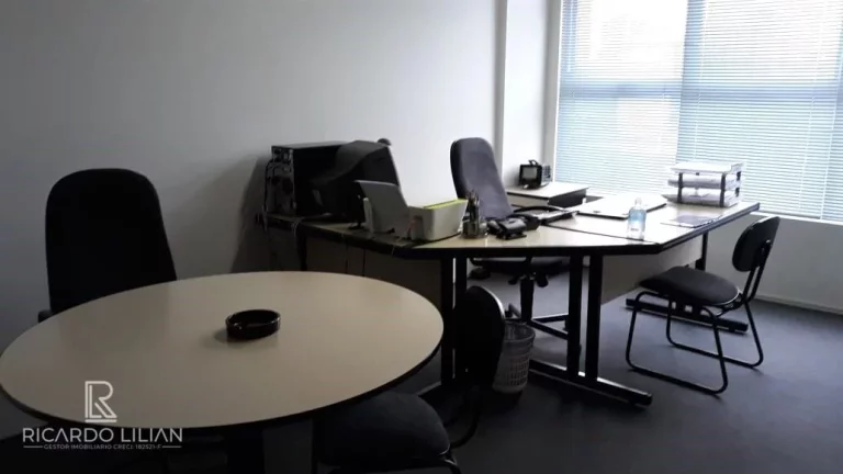 Imagem Sala comercial com 30 m² mobiliada e com uma vaga de garagem proximo ao metro Largo Treze