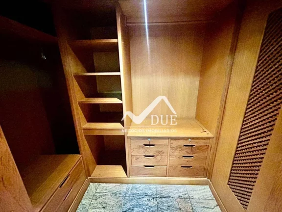 Imagem Apartamento com 4 dormitórios à venda, 304 m² por R$ 2.765.000,00 - Boqueirão - Santos/SP