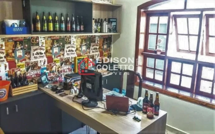 Imagem Casa de frente para área verde, Parque Santa Cecília com 3 dormitórios.