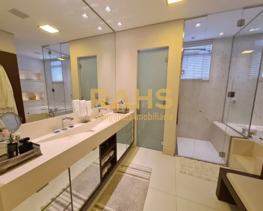 Imagem O Apartamento é composto por: Suíte master com 40,84m² contendo amplo closet e banheira. Aquecime...