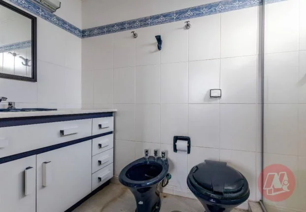 Imagem No Moinhos de Vento, 139m², 3 dormitórios, suíte, 2 vagas e infraestrutura.