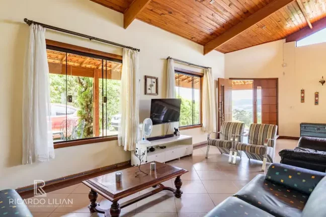 Imagem Maravilhosa Chacara na cidade de Atibaia - 3 dormitórios, piscina, espaço gourmet e 1000m² de terreno.