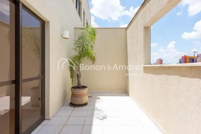 Imagem Com 81 m², o imóvel possui dois pavimentos: No pavimento inferior contém sala para dois ambientes...
