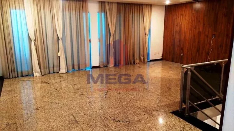 Imagem Residência com sete banheiros, três cozinhas, cinco quartos, escritório, três salas e muito mais!
