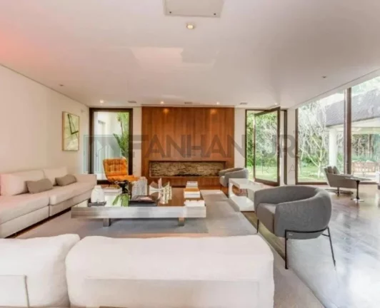 Imagem Casa deslumbrante à venda em São Paulo-SP, Jardim Europa: 4 quartos, 4 suítes, 5 salas, 6 banheiros, 6 vagas, 859m². Venha conferir!
