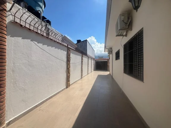 Imagem Casa para Venda em Praia Grande, Real, 3 dormitórios, 1 suíte, 1 banheiro, 4 vagas