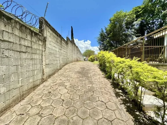 Imagem Cond Vila Velha - Casa 80% TÉRREA, 3 suítes! Lote 1.546m² plano!
