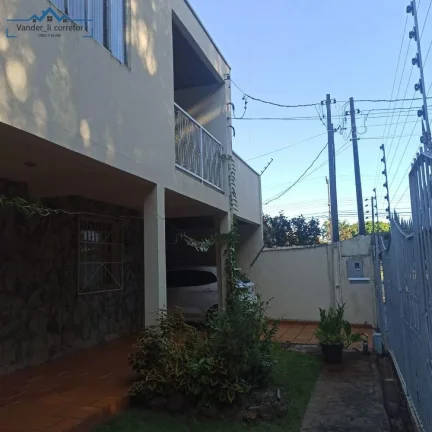 Imagem Casa de 4 quartos à venda em Foz do Iguaçu - Bairro Conjunto Libra: 3 banheiros, 2 vagas e 300m² de área!