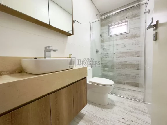 Imagem Belíssima casa com 4 Suítes e 4 vagas no Caledonia