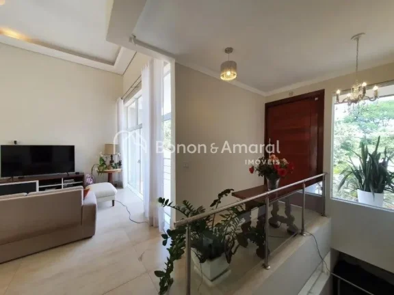 Imagem Esta casa impecável no Condomínio Fiorella em Valinhos oferece um ambiente extremamente arejado e ...