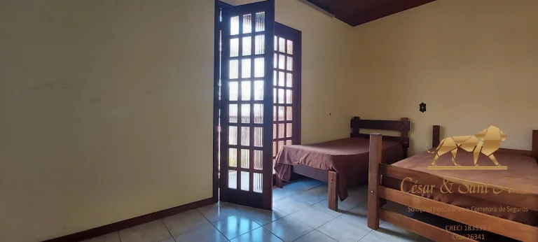 Imagem Linda casa com 04 dormitórios em Campos do Jordão! Oportunidade