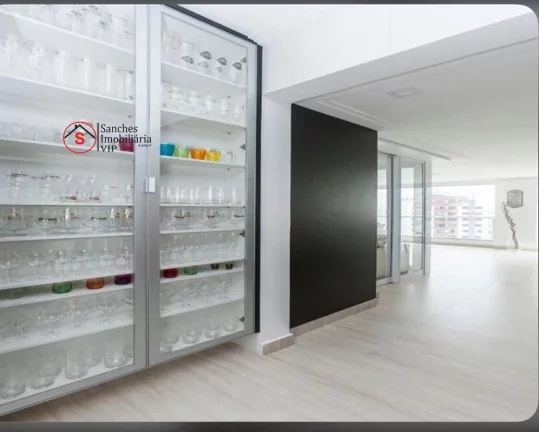 Imagem Lindo apartamento alto padrão, 184m, 2 por andar, elevador privativo, 4 dormitórios sendo 3 suítes, churrasqueira a carvão na varanda