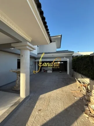 Imagem Sobrado em Zona Nobre de Capão, perto do Leve mais