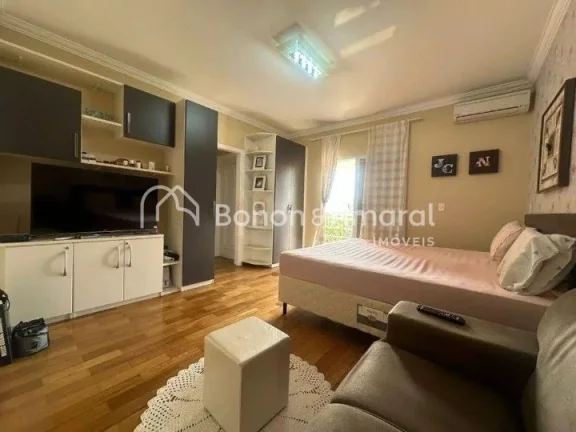 Imagem Casa com 3 dormitórios sendo 1 suíte, closet e varanda com linda vista, sala de jantar, estar e TV...