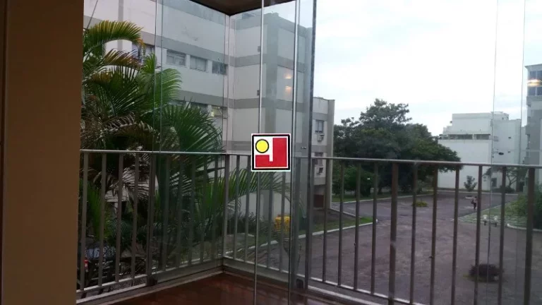 Imagem Vendo 3Q Jardim Europa, em frente ao BarraShopping, dependências, 2 vagas, churrasqueira, quadra poli, campo de futebol e volei de praia, pier, balsa