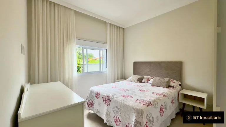 Imagem Casa à venda com 4 dormitórios - Condomínio Fechado na região de Atibaia!