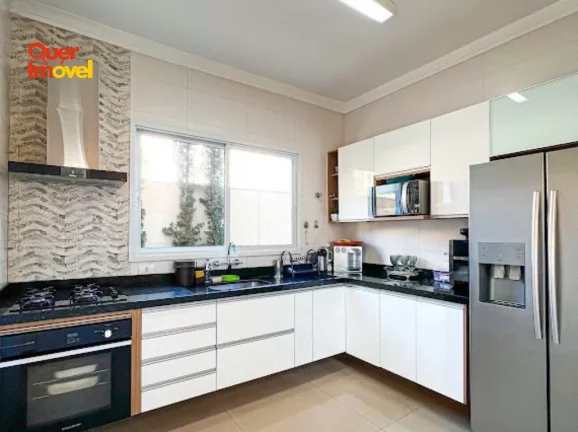 Imagem Imperdível oportunidade: Casa de alto padrão em condomínio no Jardim Cybelli, Ribeirão Preto-SP - 3 quartos, 3 suítes, 3 salas, 5 banheiros, 4 vagas, 190m².