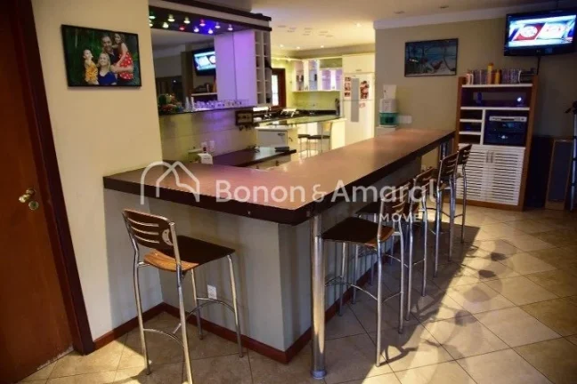 Imagem Sofisticação e privacidade em cada detalhe

Esta esplêndida residência oferece ambientes elegant...