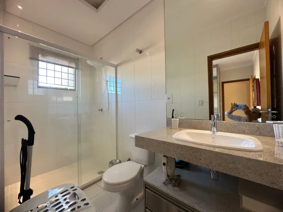 Imagem Sobrado Reformado e Decorado em Condomínio Exclusivo - Com mobília