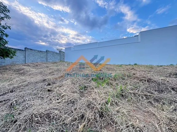 Imagem Seu refúgio de tranquilidade e segurança espera por você! Viva cercado pela natureza e com toda a segurança que um condomínio fechado pode oferecer! Este lote de 339m² é perfeito para construir o lar