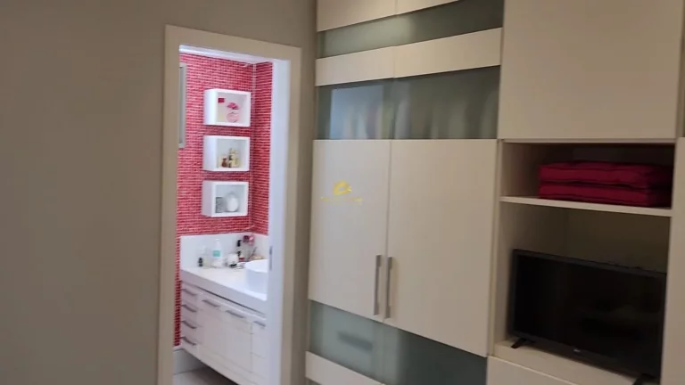 Imagem Apartamento Lateral com Vista Parcial para o Mar

Situado em um dos pontos mais privilegiados da Ens...