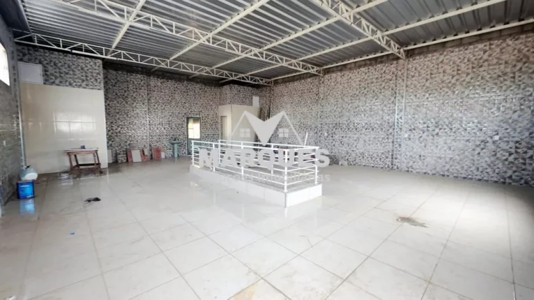 Salão sobreloja com 120m², amplo e bem localizado