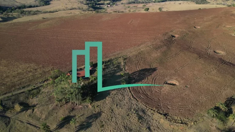 Imagem Fazenda entre Cassia e Passos
