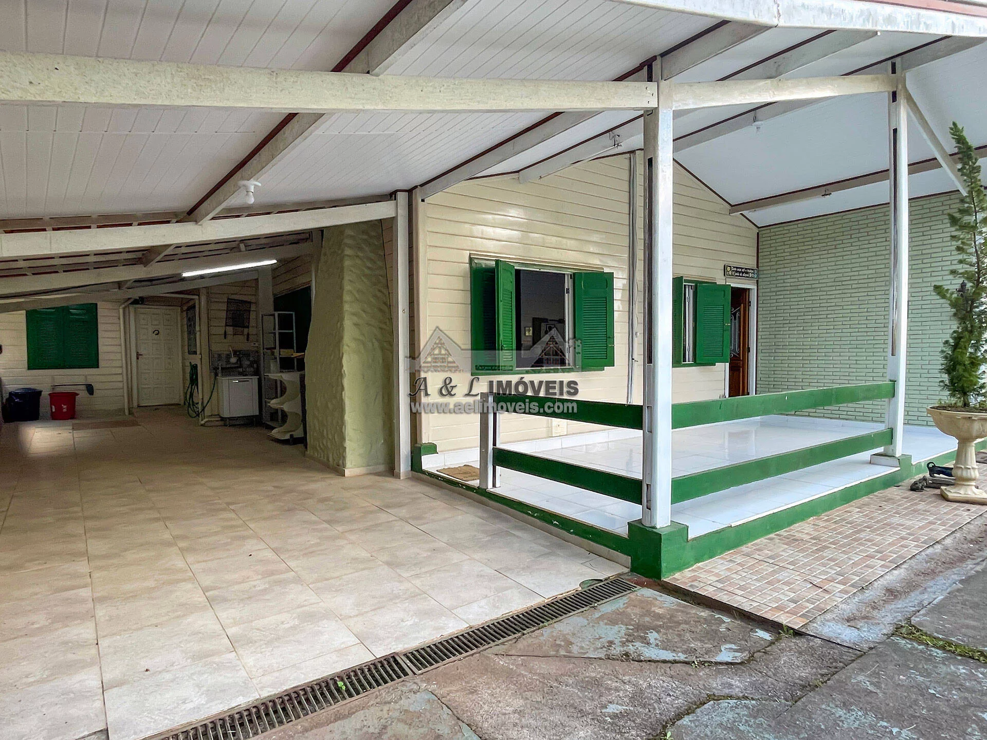 Imagem Casa à venda em Campos do Jordão - Com vista panorâmica e lareira
