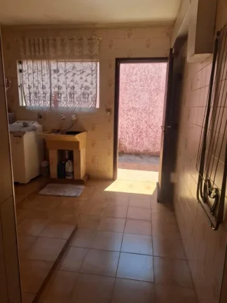 Imagem Casa para Venda em Santo André, Campestre, 5 dormitórios, 2 suítes, 3 banheiros, 4 vagas