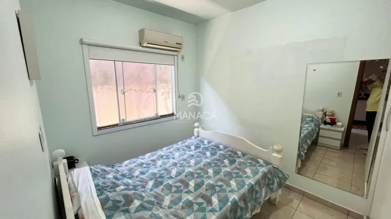 Imagem Casa 2 quartos, 2 garagens, fogão à lenha e churrasqueira, Quinta dos Açores