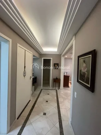 Imagem Apartamento com living para dois ambientes com lareira, ampla varanda e quintal privativo, sala de j...