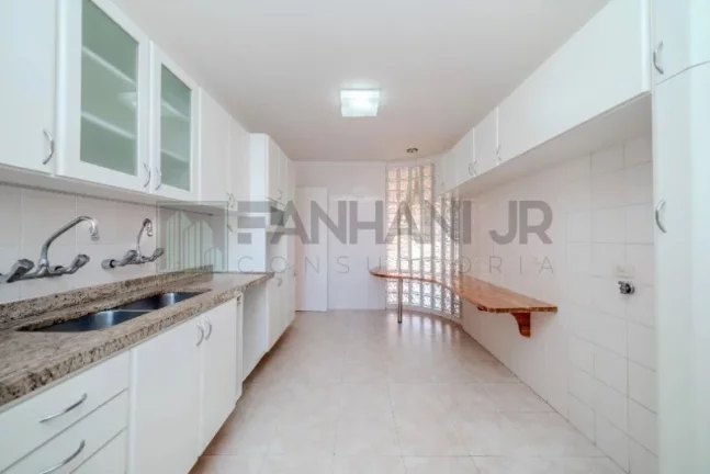 Imagem Cobertura duplex com piscina na Vila Nova Conceição: 3 quartos, 3 suítes, 3 salas, 5 banheiros, 4 vagas e 241m² de sofisticação em São Paulo-SP.