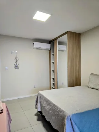 Imagem Casa em Condomínio com Piscina em ITACIMIRIM, Camaçari - Venda