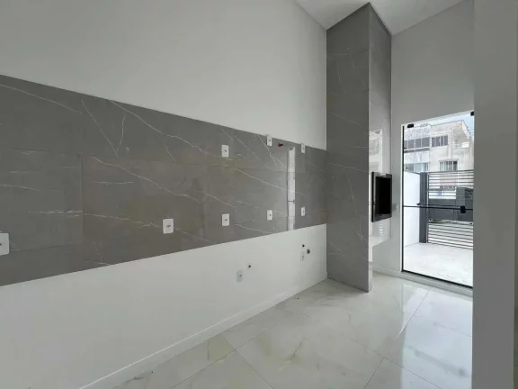 Imagem Sobrado com 2 suítes e 1 vaga de garagem em Camboriú
