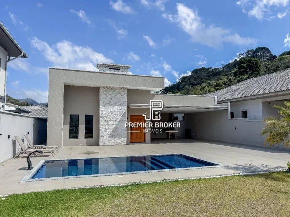 Casa Linear e moderna com 3 dormitórios à venda, 200 m² por R$ 1.400.000 - Albuquerque - Teresópolis/RJ